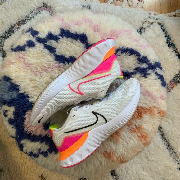 COPY - Nike Renew Run Women's Running Shoe - Picture 3 of 3